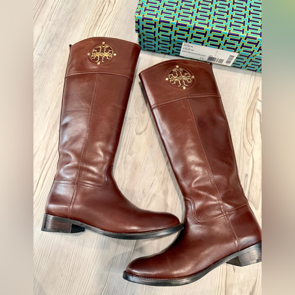 TORY BURCH Kiernan Almond Brown Galleon Leather Tall Logo Boots Size 7.5 EUC - Picture 5 of 17